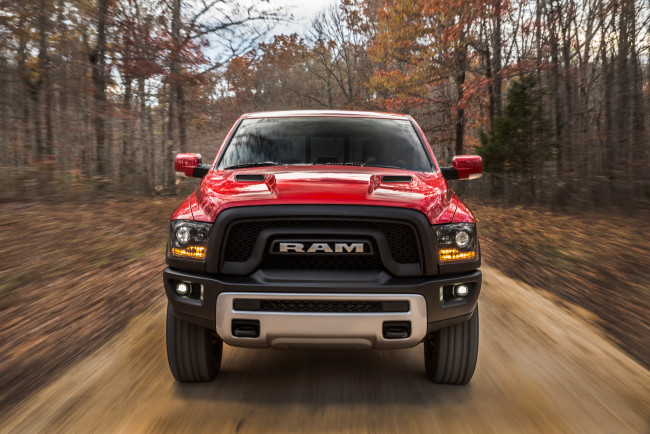 Обои картинки фото dodge ram 2015 concept, автомобили, dodge, внедорожник, движение, лес, джип, concept, 2015, ram, car, пересечённая, местность