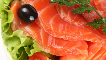 Картинка еда рыба морепродукты суши роллы лосось ломтики оливка форель