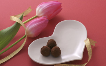 Картинка еда конфеты шоколад сладости тюльпаны тарелка