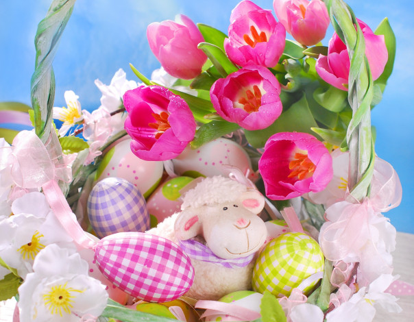 Обои картинки фото праздничные, пасха, яйца, пасхальные, тюльпаны, цветы