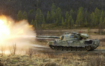Картинка техника военная+техника танк стрельба полигон лес леопард