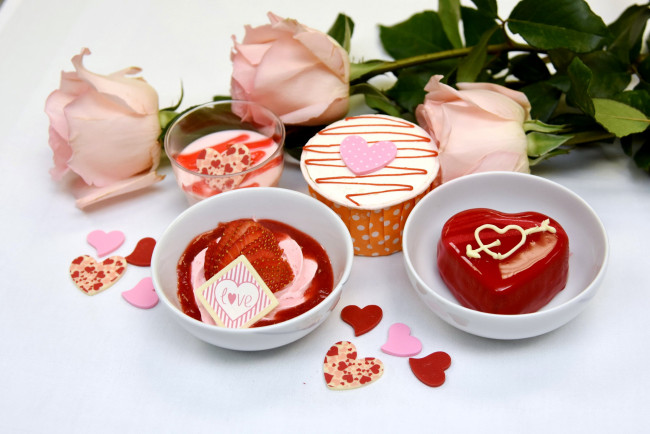 Обои картинки фото еда, мороженое,  десерты, желе, розы, сердечки