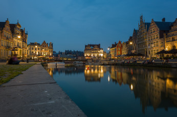 Картинка города гент+ бельгия гент дома люди фландрия огни канал ночь небо набережная