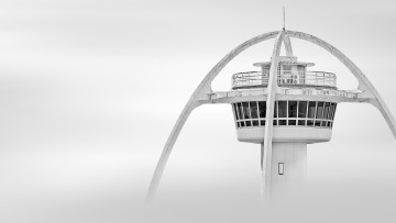 Картинка города -+здания +дома туман jin mikami photography управление полет вышка смотровая аэропорт