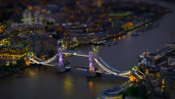 обоя лондон, города, лондон , великобритания, вечер, огни, мост, вид, сверху, темза