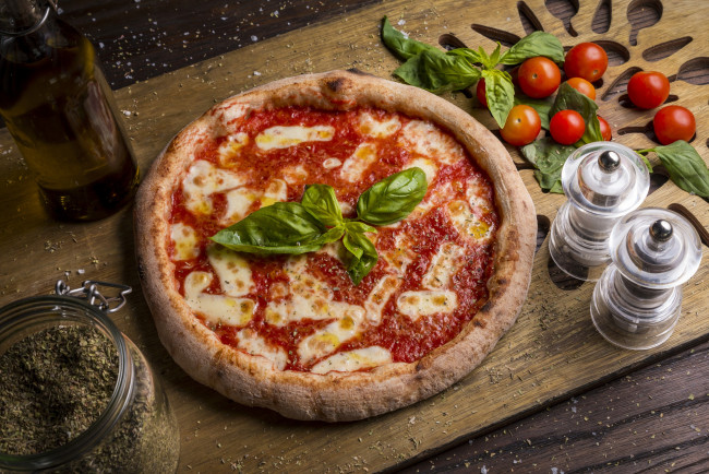 Обои картинки фото еда, пицца, томаты, помидоры