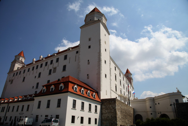 Обои картинки фото города, братислава , словакия, замок