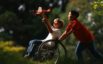 Картинка разное люди мальчики инвалид кресло самолет