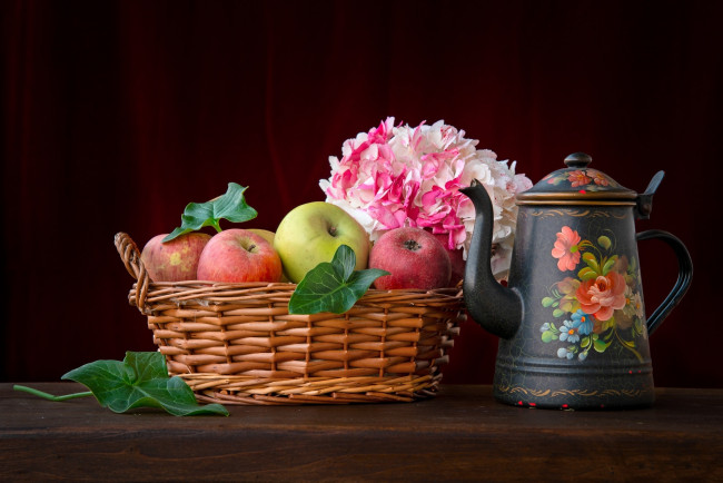 Обои картинки фото еда, яблоки, чайник, корзинка, цветы