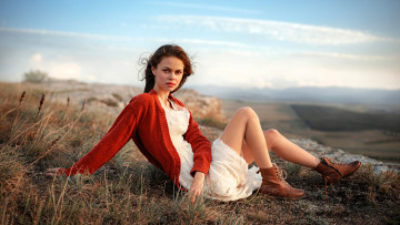 Картинка девушки -+брюнетки +шатенки шатенка кофта платье ботинки горы