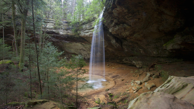 Обои картинки фото природа, водопады, вода, скала, деревья