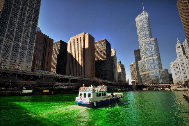 Обои картинки фото города, Чикаго, сша, мегаполис, водное, такси, небоскрёбы, здания