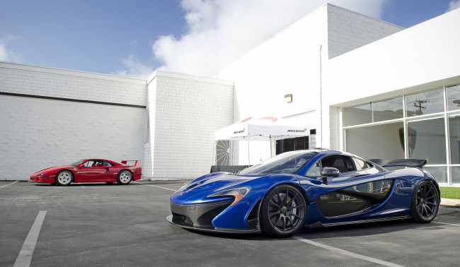 Обои картинки фото blue mclaren p1 and red ferrari f40, автомобили, разные вместе, авто, стоянка