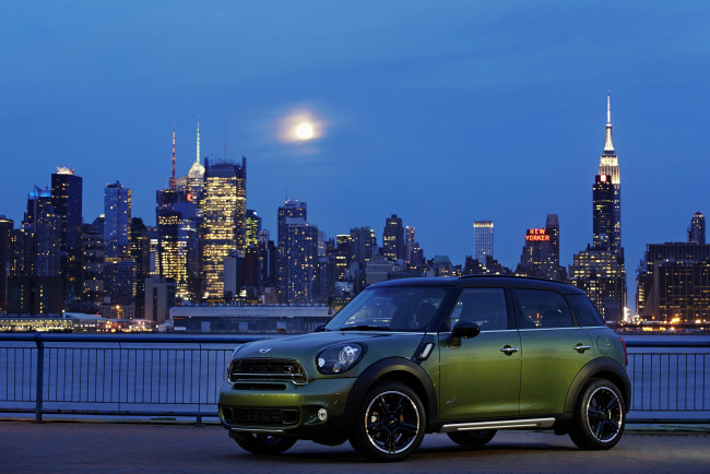 Обои картинки фото 2014 mini countryman cooper sd, автомобили, mini, cooper, countryman, ночь, город, тюнинг