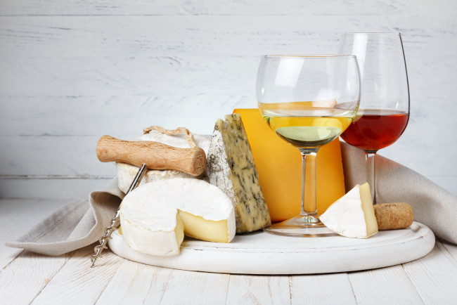 Обои картинки фото еда, разное, бокалы, вино, сыр, натюрморт