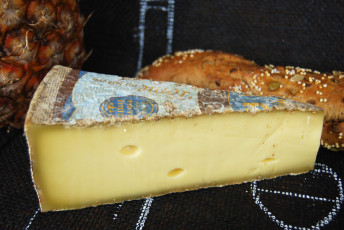 Картинка tome+lait+cru+de+marcel+petite еда сырные+изделия сыр
