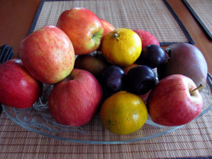 Картинка еда фрукты +ягоды сливы яблоки манго лимоны