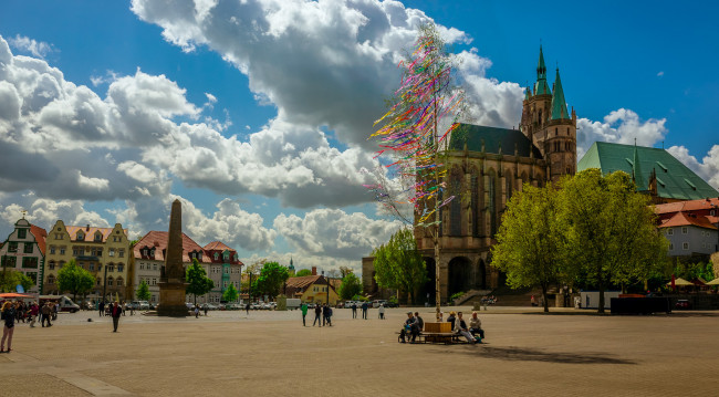 Обои картинки фото города, - панорамы, эрфурт, собор, церковь, германия, дома, деревья, площадь