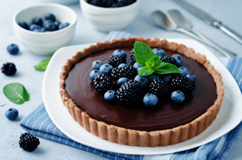 Картинка еда пирожные +кексы +печенье ежевика пирожное шоколадное