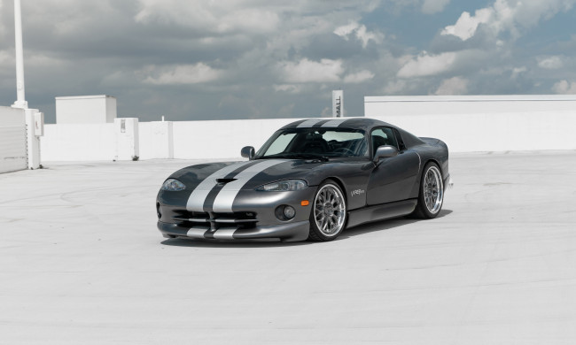 Обои картинки фото автомобили, dodge, viper, grey, muscle, car, parking