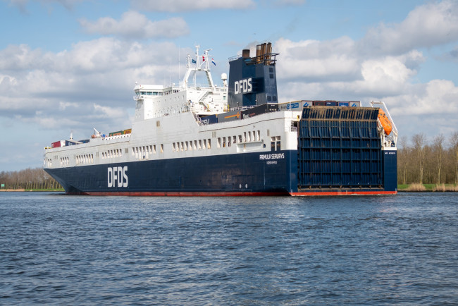 Обои картинки фото ro-ro container carrier, ролкер, корабли, грузовые суда, ro-ro, container, carrier