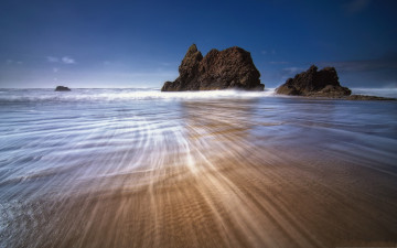 Картинка природа побережье скалы море пляж волны