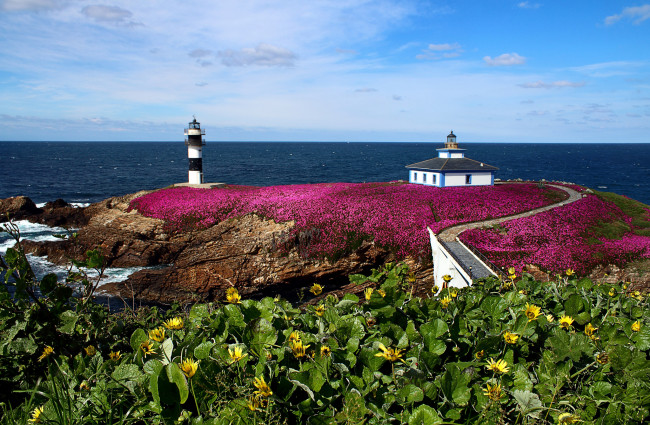 Обои картинки фото pancha, island, lighthouse, galicia, spain, природа, маяки, побережье, испания, скалы, illa, ribadeo, бискайский, залив