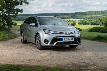 Картинка автомобили toyota avensis touring sports uk-spec 2015г