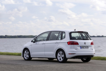 обоя автомобили, volkswagen, светлый, 2015г, bluemotion, tsi, sportsvan, golf