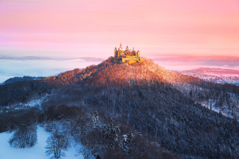Картинка города -+дворцы +замки +крепости burg hohenzollern замок гогенцоллерн замок-крепость вершина горы земля баден-вюртемберг туман свет утро германия