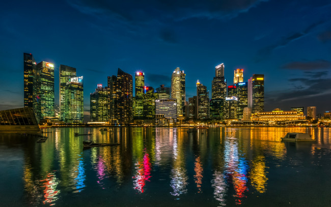 Обои картинки фото города, сингапур , сингапур, огни, отражение, ночь, побережье, вода, небоскребы