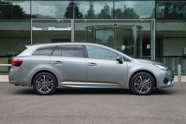 Обои картинки фото автомобили, toyota, avensis, touring, sports, uk-spec, 2015г