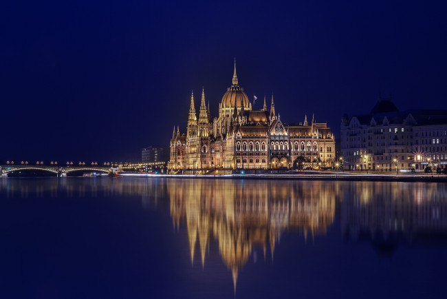 Обои картинки фото budapest, города, будапешт , венгрия, дворец, мост, ночь, река