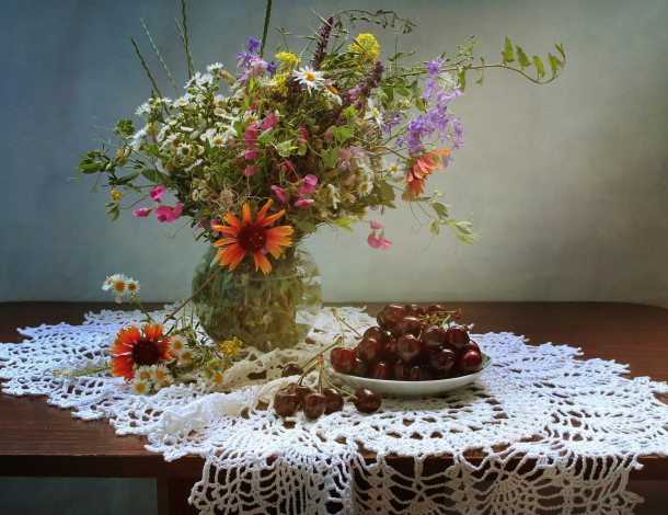 Обои картинки фото еда, натюрморт, цветы, вишня