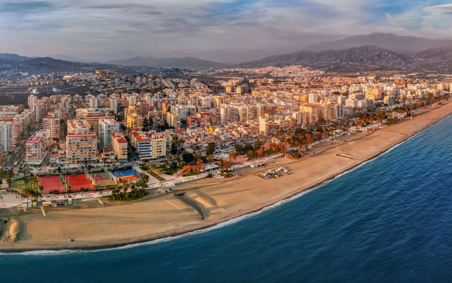 Обои картинки фото малага,  испания, города, - панорамы, пляж, утро, торре-дель-мар, восход, солнца, средиземное, море, испания, андалусия, испанский, курорт, побережье, городской, вид