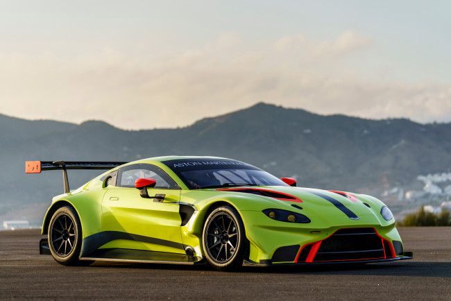 Обои картинки фото aston martin vantage gte 2018, автомобили, aston martin, желтый, горы