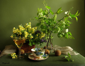 Картинка авт margarita epishina цветы разные вместе черёмуха стол корзинка киви бокал ветка чашка блюдце ваза