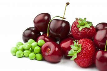 Картинка еда фрукты овощи вместе черешня клубника ягоды горох
