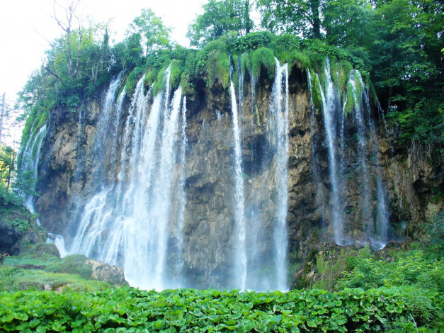 Обои картинки фото природа, водопады, скала, водопад, зелень