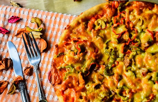 Обои картинки фото еда, пицца, овощи, сыр