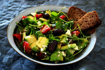 Картинка еда салаты +закуски хлеб маслины салат помидоры авокадо