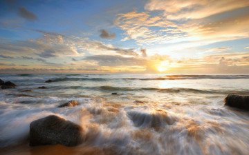 обоя природа, моря, океаны, summer, лето, wave, sea, пляж, beautiful, камни, закат, beach, песок, море, sand, sunset, волны, seascape