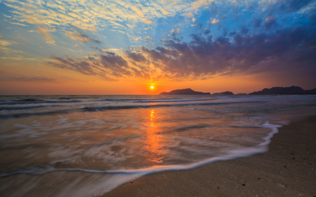 Обои картинки фото природа, восходы, закаты, wave, beach, sea, пляж, песок, море, sand, волны, summer, seascape, лето, beautiful, sunset, закат