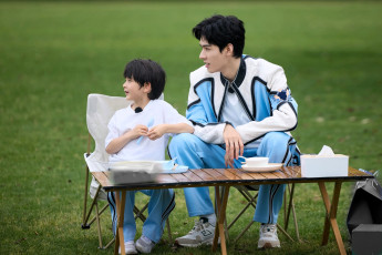 обоя мужчины, gong jun | simon gong, актер, спортивный, костюм, мальчик, стол