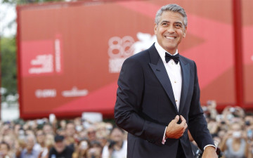 обоя мужчины, george clooney, актер, джордж, клуни, каннский, кинофестиваль, сeдoй, смокинг, мероприятие