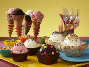 Картинка еда мороженое десерты вафельные рожки ложки поднос салфетка