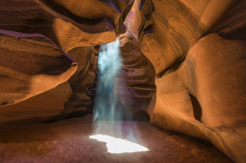 Картинка природа горы скала свет луч вода