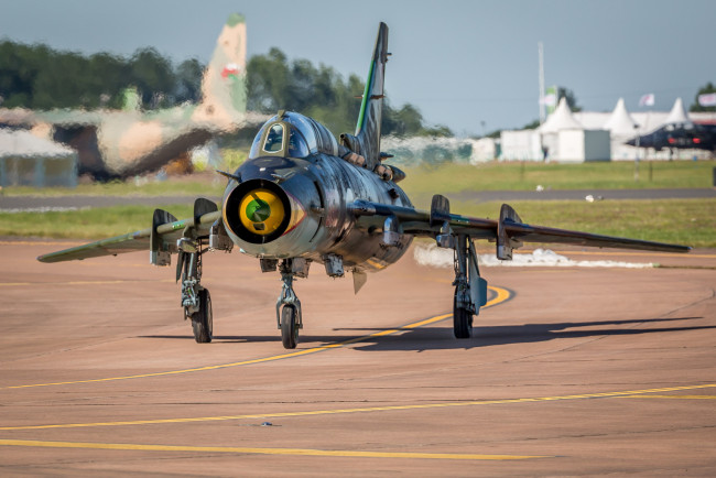 Обои картинки фото su-22m4s fitters, авиация, боевые самолёты, истребитель