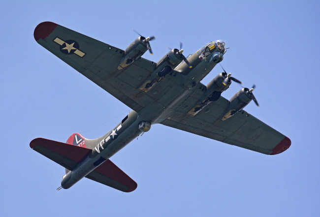 Обои картинки фото boeing b-17g flying fortress, авиация, боевые самолёты, бомбардировщик