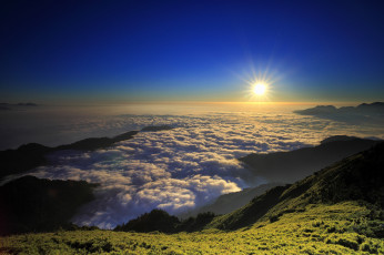 Картинка природа восходы закаты облака лучи солнце небо горы закат